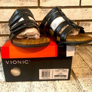 Women’s size 8 Vionic Black Croc sandal